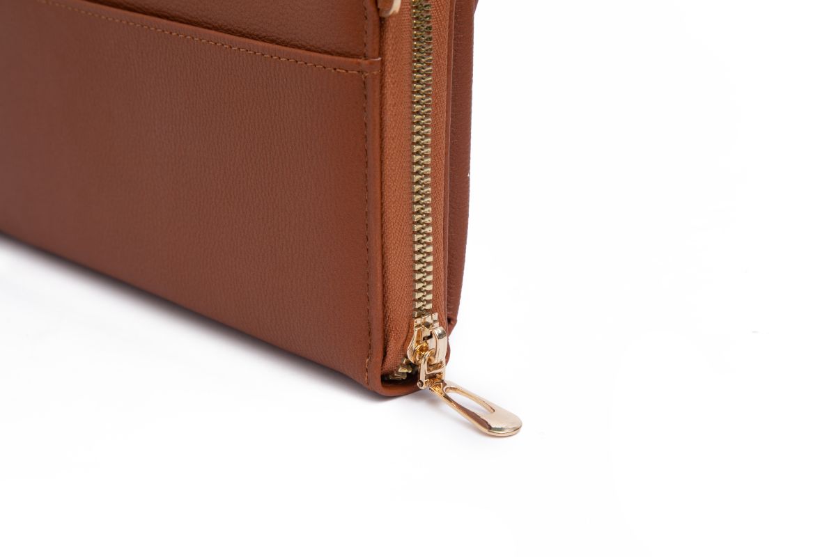 Olivia Wallet Crossbody with Flip Lock